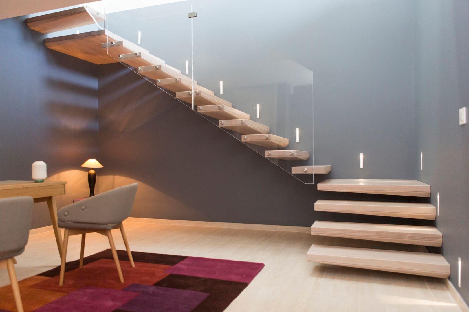 Escalier design suspendu en bois  - Treppenmeister fabricant d'escalier