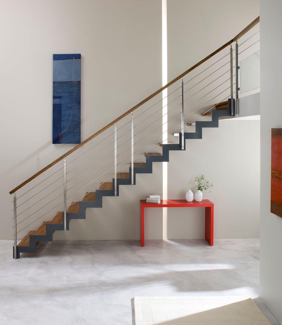 Escalier droit en bois limon métallique en acier garde-corps Reling en inox Treppenmeister